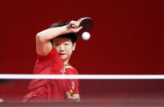 钟展现中锋 钟展现中锋