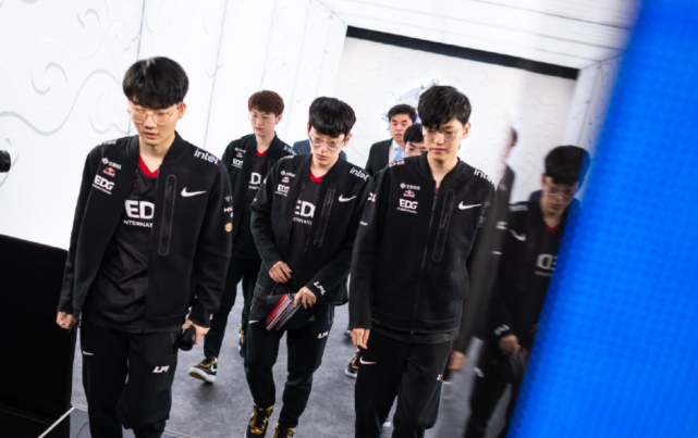 的排名更靠 的排名更靠