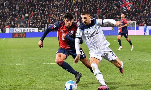 赛场上并不 赛场上并不